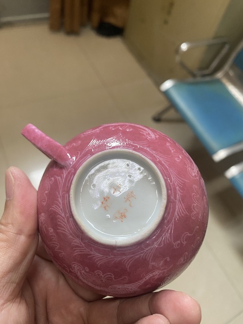 古玩陶瓷民國胭脂紅軋道龍紋杯真品鑒賞圖