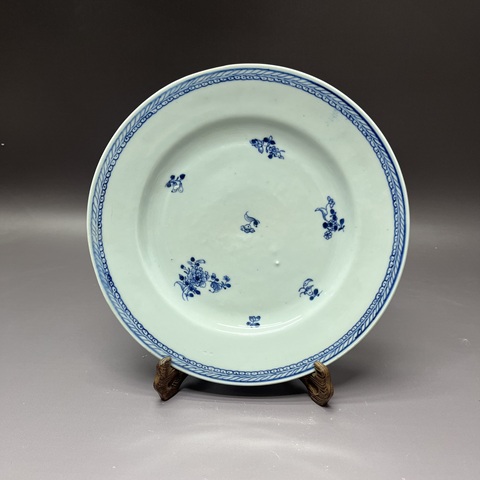 古玩陶瓷折枝花卉紋青花盤真品鑒賞圖