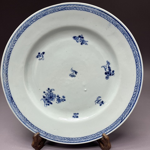 古玩陶瓷折枝花卉紋青花盤真品鑒賞圖