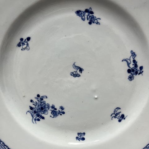 古玩陶瓷折枝花卉紋青花盤真品鑒賞圖