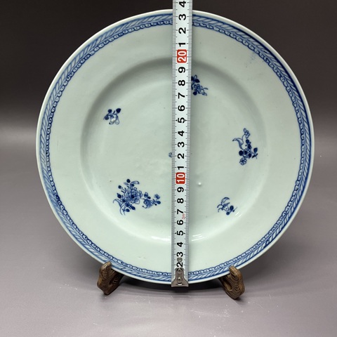 古玩陶瓷折枝花卉紋青花盤真品鑒賞圖