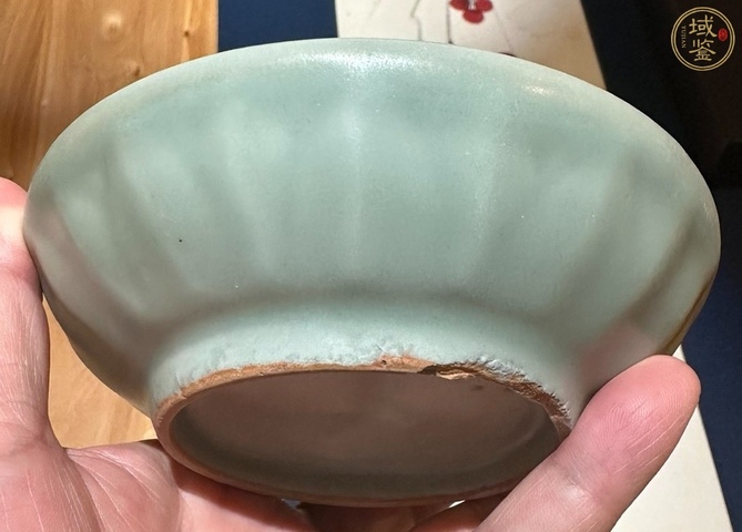 古玩陶瓷宋代·青釉蓮瓣紋洗 真品鑒賞圖