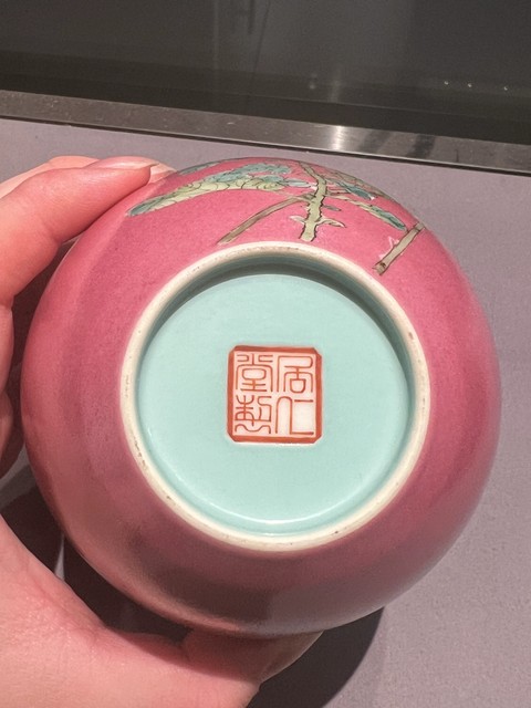 古玩陶瓷胭脂紅粉彩瓶真品鑒賞圖