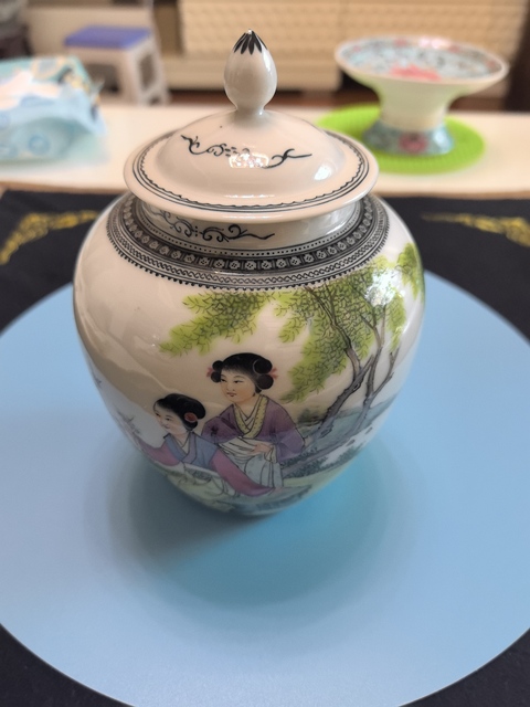 古玩陶瓷粉彩仕女人物蓋罐真品鑒賞圖