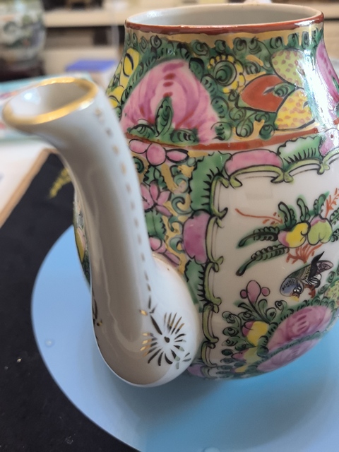 古玩陶瓷廣彩花鳥紋茶壺真品鑒賞圖