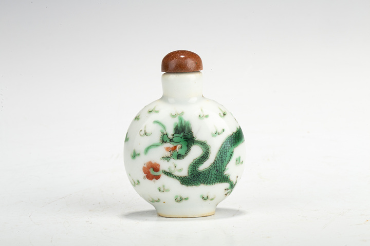 古玩陶瓷清晚·五彩云龍紋鼻煙壺真品鑒賞圖