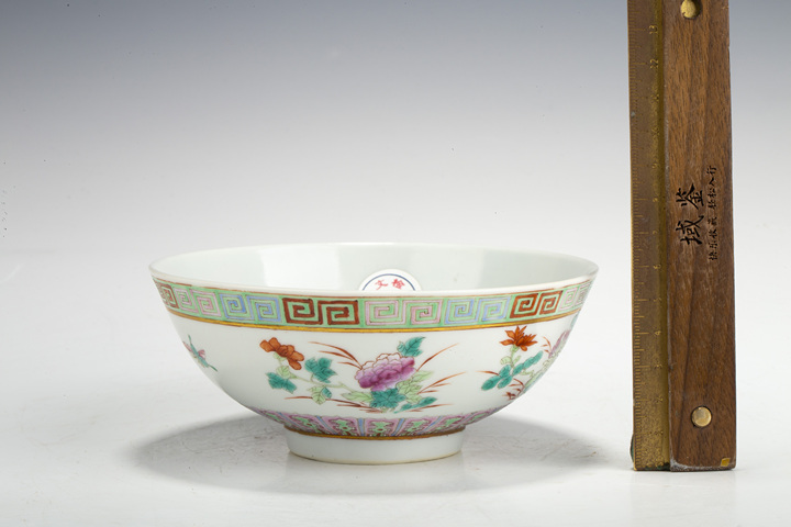 古玩陶瓷清光緒·粉彩折枝花卉紋碗(官)真品鑒賞圖