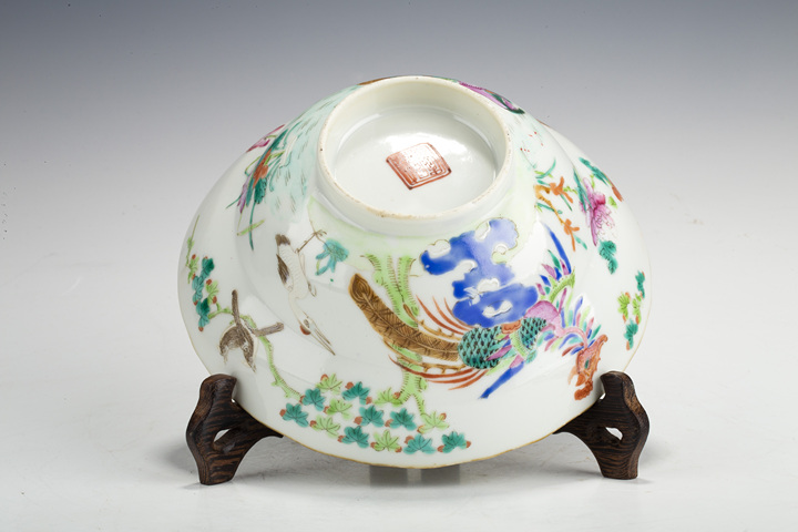 古玩陶瓷清同治·粉彩五倫圖折腰花口碗真品鑒賞圖