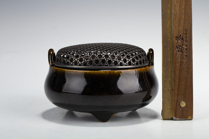 古玩陶瓷清中晚·醬釉雙耳三足爐真品鑒賞圖