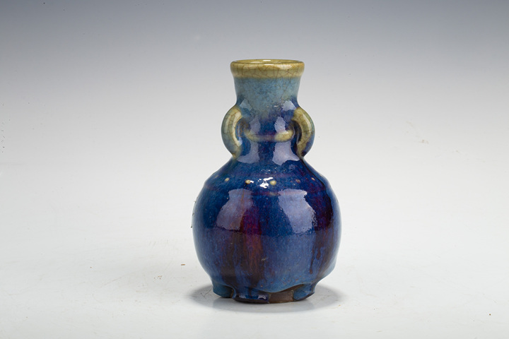 古玩陶瓷清中晚·窯變釉乳釘三耳小瓶真品鑒賞圖