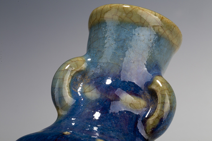 古玩陶瓷清中晚·窯變釉乳釘三耳小瓶真品鑒賞圖
