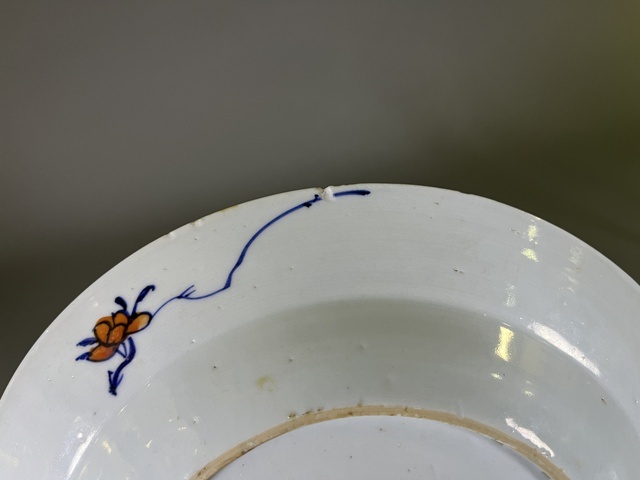 古玩陶瓷清早期·青花加彩花卉紋盤真品鑒賞圖
