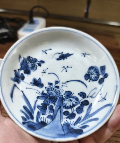 古玩陶瓷花卉紋青花杯盤真品鑒賞圖