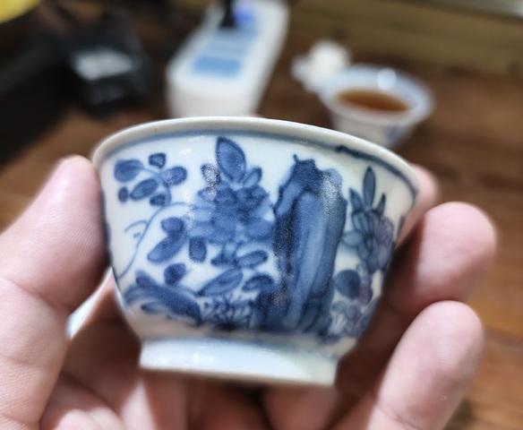 古玩陶瓷花卉紋青花杯盤真品鑒賞圖