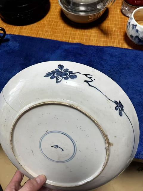 古玩陶瓷花卉紋青花盤真品鑒賞圖