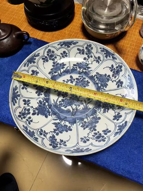 古玩陶瓷花卉紋青花盤真品鑒賞圖