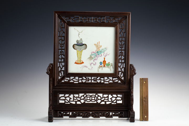 古玩陶瓷清中晚·粉彩博古清供圖瓷板插屏真品鑒賞圖
