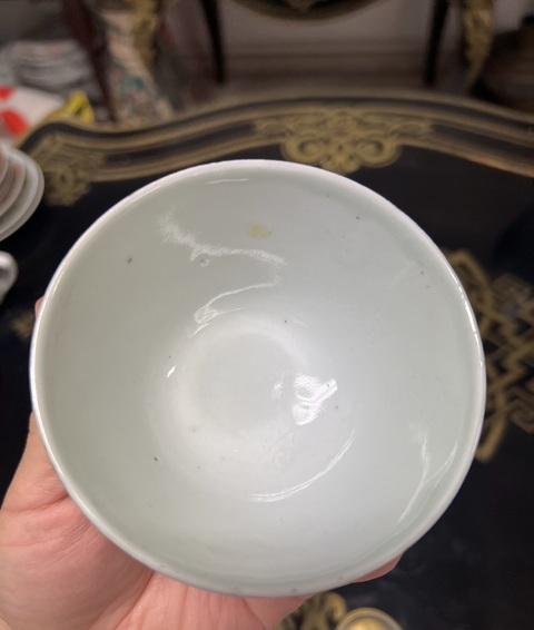 古玩陶瓷粉彩花卉紋茶碗真品鑒賞圖
