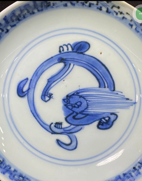 古玩陶瓷摩羯龍紋青花盤真品鑒賞圖
