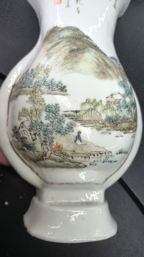 古玩陶瓷淺絳山水紋壁瓶真品鑒賞圖