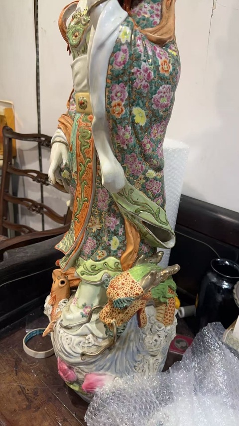 古玩陶瓷粉彩百花觀音瓷塑雕像真品鑒賞圖