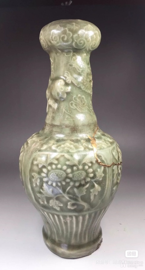 古玩陶瓷龍泉青瓷貼塑龍虎紋瓶拍賣,當(dāng)前價(jià)格280000元