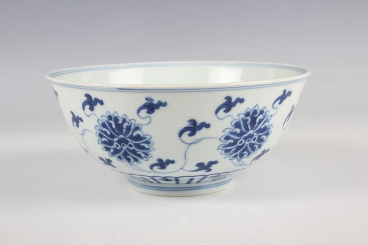 古玩陶瓷青花纏枝花卉碗真品鑒賞圖