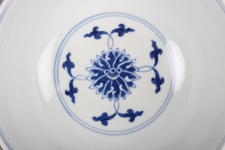 古玩陶瓷青花纏枝花卉碗真品鑒賞圖