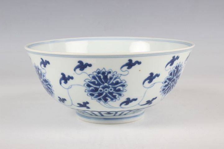古玩陶瓷青花纏枝花卉碗真品鑒賞圖