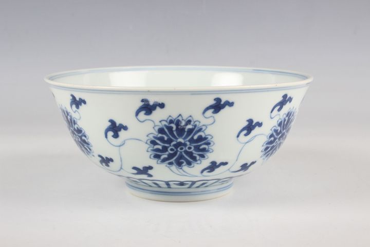 古玩陶瓷青花纏枝花卉碗真品鑒賞圖