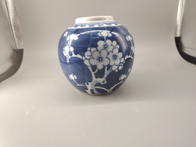 古玩陶瓷青花冰梅圖罐真品鑒賞圖