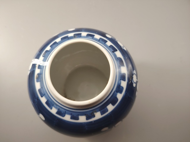 古玩陶瓷青花冰梅圖罐真品鑒賞圖