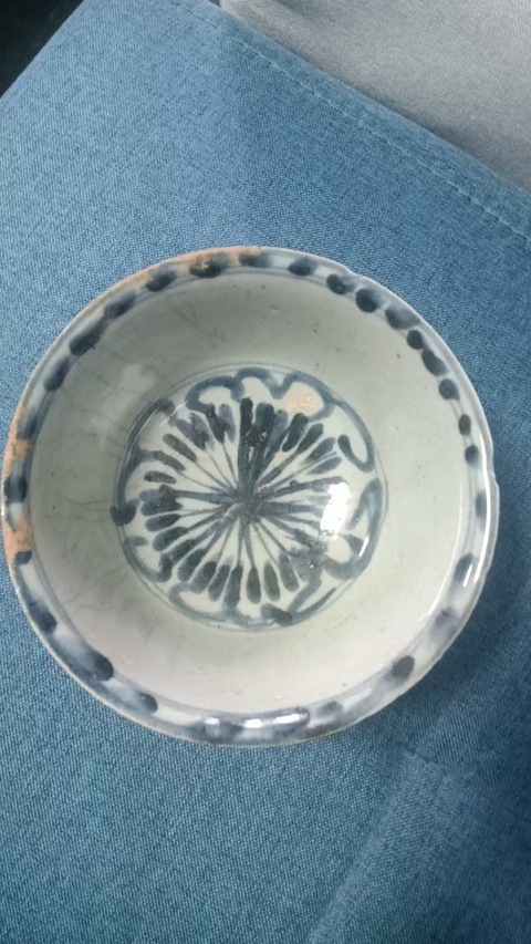 古玩陶瓷菊花碗真品鑒賞圖