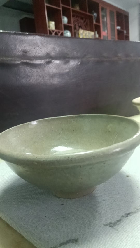 古玩陶瓷元代龍泉窯青釉碗真品鑒賞圖