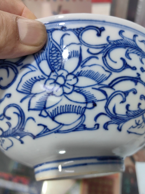 古玩陶瓷青花淡描花卉紋茶碗真品鑒賞圖