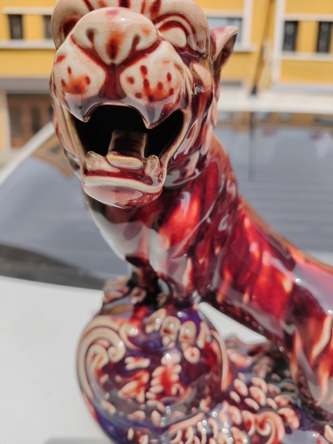 古玩陶瓷紅釉獅子瓷塑真品鑒賞圖