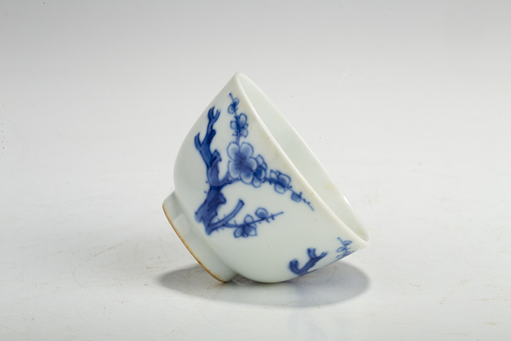 古玩陶瓷青花花卉紋杯真品鑒賞圖