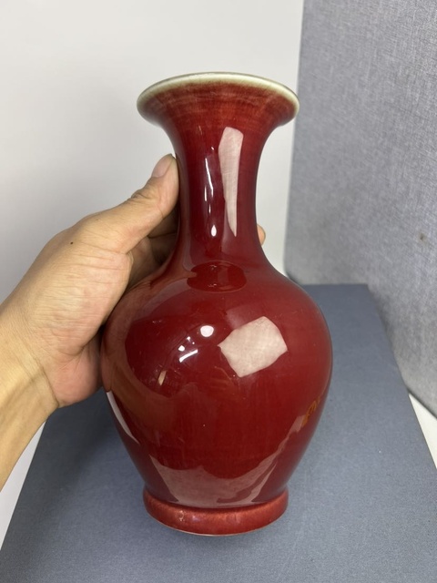 古玩陶瓷民國郎紅釉瓶真品鑒賞圖