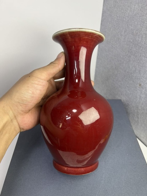 古玩陶瓷民國郎紅釉瓶真品鑒賞圖