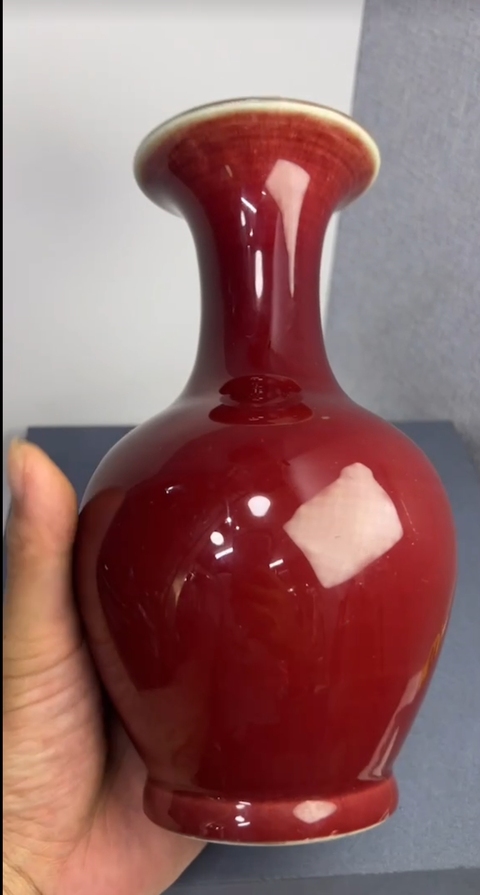 古玩陶瓷民國郎紅釉瓶真品鑒賞圖