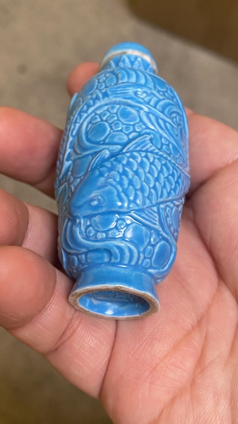 古玩陶瓷藍釉鼻煙壺真品鑒賞圖
