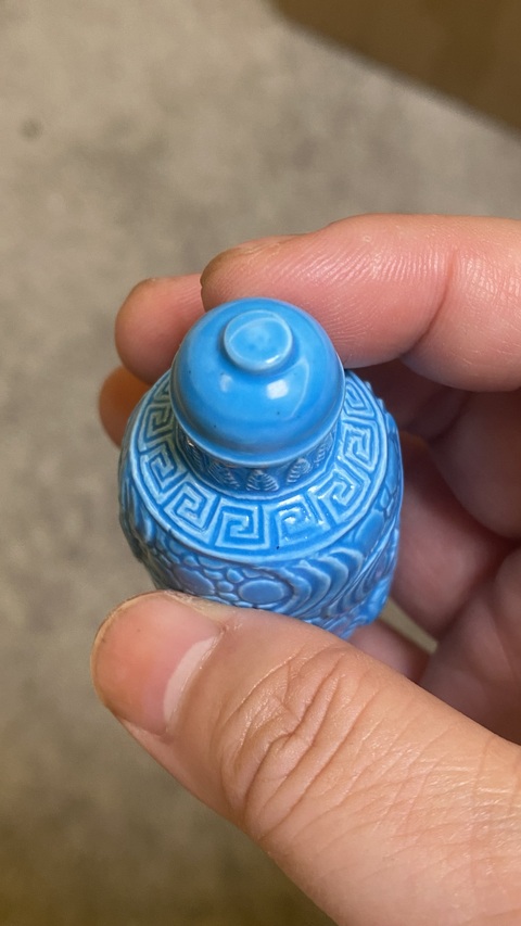 古玩陶瓷藍釉鼻煙壺真品鑒賞圖