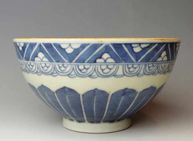 古玩陶瓷青花雞心碗真品鑒賞圖