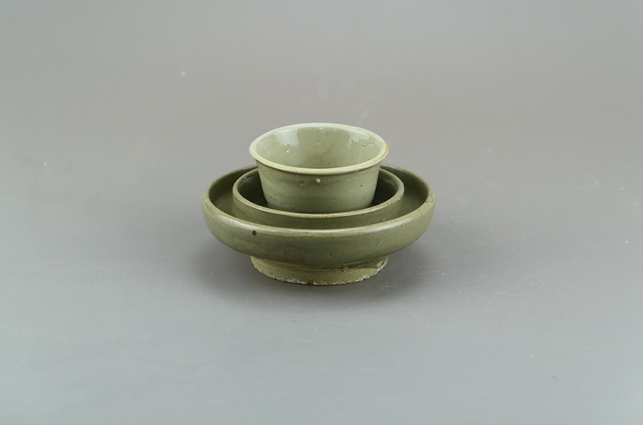 古玩陶瓷龍泉青瓷杯和托真品鑒賞圖