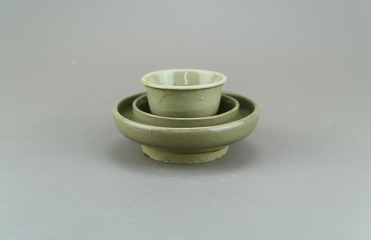 古玩陶瓷龍泉青瓷杯和托真品鑒賞圖
