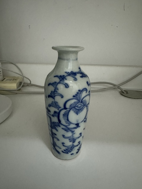 古玩陶瓷纏枝花囍字紋青花瓶真品鑒賞圖