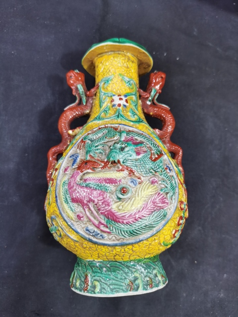 古玩陶瓷粉彩堆塑龍鳳紋瓶真品鑒賞圖