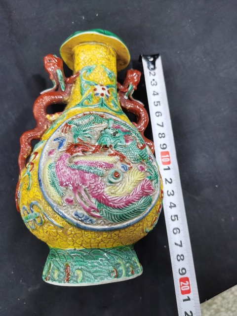 古玩陶瓷粉彩堆塑龍鳳紋瓶真品鑒賞圖