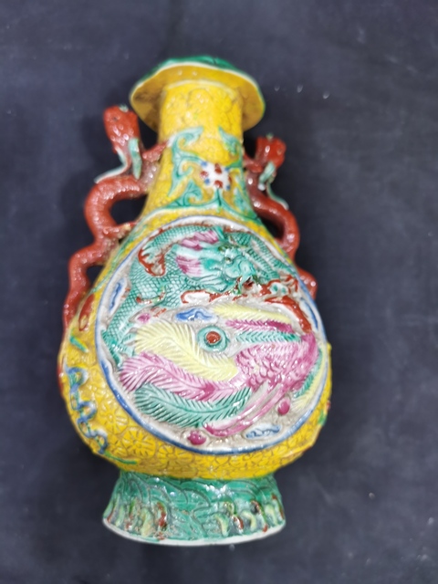 古玩陶瓷粉彩堆塑龍鳳紋瓶真品鑒賞圖