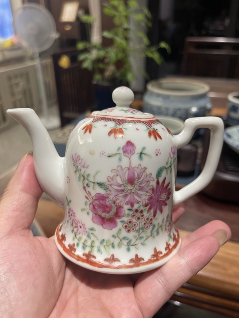 古玩陶瓷花卉紋執壺真品鑒賞圖